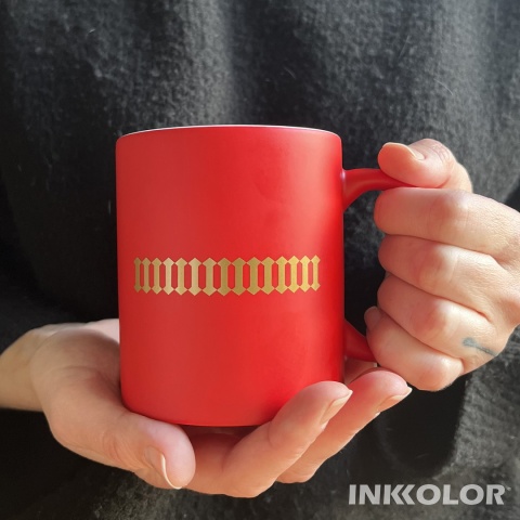 Kubek minimum wersja czerwona ze złotym napisem