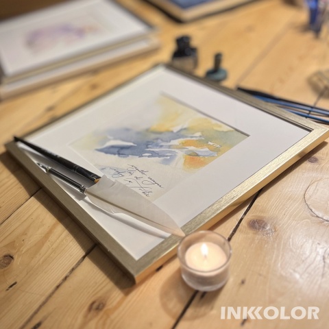 „Wszystko zaczyna się od iskry w Tobie” – akwarelowa abstrakcja z kaligrafią